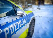 napis policja radiowoz