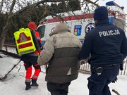 policjant, ratownik i mężczyzna