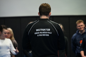 instruktorzy szkolą medyków