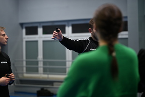 instruktorzy szkolą medyków