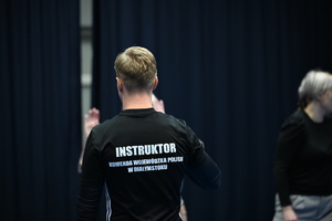 instruktorzy szkolą medyków