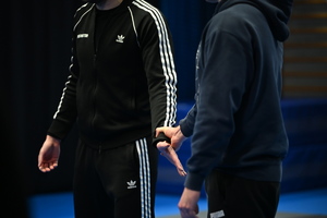 instruktorzy szkolą medyków