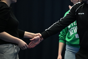 instruktorzy szkolą medyków