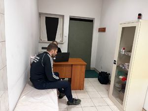 instruktorzy szkolą medyków