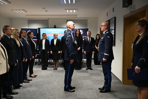 Uroczystość z okazji Święta Służby Cywilnej
policjanci i pracownicy w sali