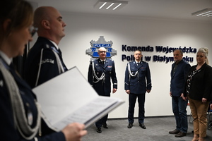 Uroczystość z okazji Święta Służby Cywilnej
policjanci i pracownicy w sali