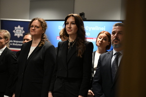 Uroczystość z okazji Święta Służby Cywilnej
policjanci i pracownicy w sali