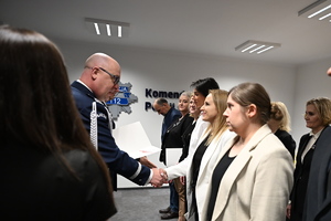 Uroczystość z okazji Święta Służby Cywilnej
policjanci i pracownicy w sali