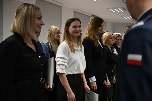 Uroczystość z okazji Święta Służby Cywilnej
policjanci i pracownicy w sali
