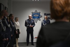 Uroczystość z okazji Święta Służby Cywilnej
policjanci i pracownicy w sali