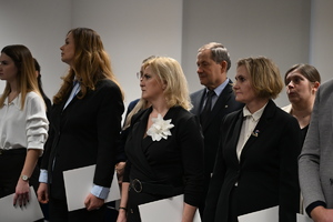 Uroczystość z okazji Święta Służby Cywilnej
policjanci i pracownicy w sali