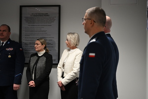 Uroczystość z okazji Święta Służby Cywilnej
policjanci i pracownicy w sali