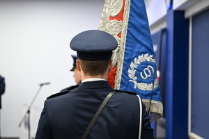 policjacni podczas zakonczenia