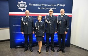 policjacni podczas zakonczenia
