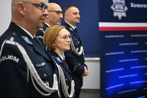 policjacni podczas zakonczenia