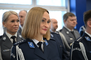 policjacni podczas zakonczenia