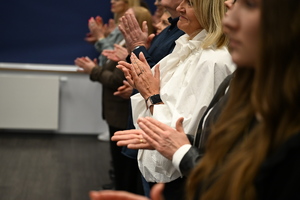 policjacni podczas zakonczenia