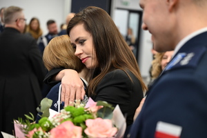 POLICJANTKA PODCZAS ZAKONCZENIA