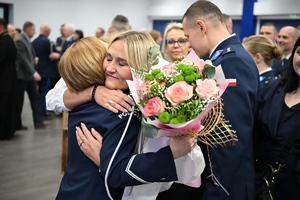 POLICJANTKA PODCZAS ZAKONCZENIA