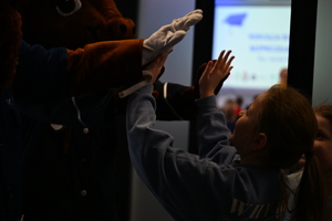 Inauguracja V edycji akcji pn. „Dziecięca Szkoła Bezpieczeństwa” policjanci i dzieci