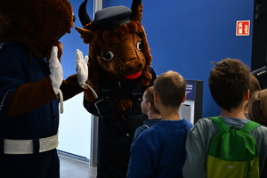 Inauguracja V edycji akcji pn. „Dziecięca Szkoła Bezpieczeństwa” policjanci i dzieci