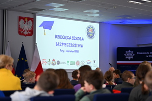 Inauguracja V edycji akcji pn. „Dziecięca Szkoła Bezpieczeństwa” policjanci i dzieci