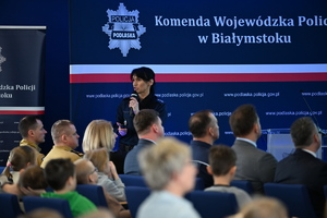 Inauguracja V edycji akcji pn. „Dziecięca Szkoła Bezpieczeństwa” policjanci i dzieci