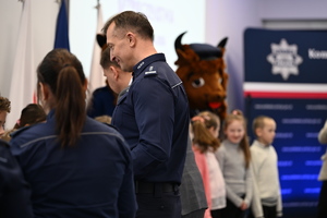 Inauguracja V edycji akcji pn. „Dziecięca Szkoła Bezpieczeństwa” policjanci i dzieci
