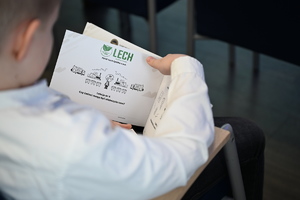 Inauguracja V edycji akcji pn. „Dziecięca Szkoła Bezpieczeństwa” policjanci i dzieci