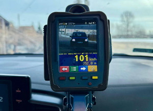 zdjęcie z ręcznego miernika prędkości