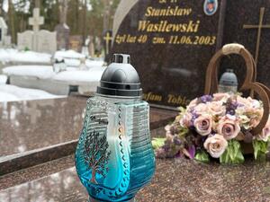 policjanci przy grobach poległych policantów