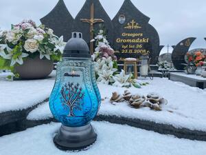 policjanci przy grobach poległych policantów