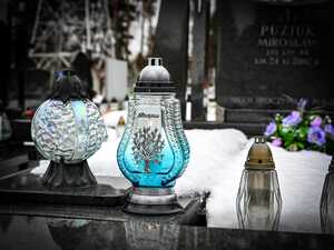 policjanci przy grobach poległych policantów