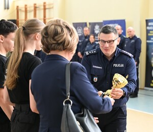 "NA SPORTOWO Z CZYSTĄ GŁOWĄ" TURNIEJ KLAS MUNDUROWYCH - uczestnicy oraz organizatorzy