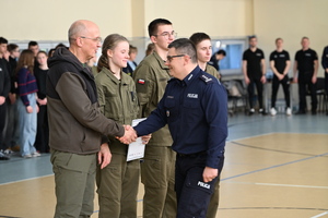"NA SPORTOWO Z CZYSTĄ GŁOWĄ" TURNIEJ KLAS MUNDUROWYCH - uczestnicy oraz organizatorzy
