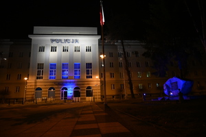 podświetlone budynki na niebiesko