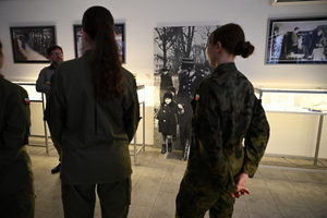 uczniowie z wizytą w Komendzie Głównej Policji