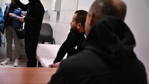 POLICJANCI SZKOLĄ UCZESTNIKÓW SZKOLENIA Z SAMOOBRONY