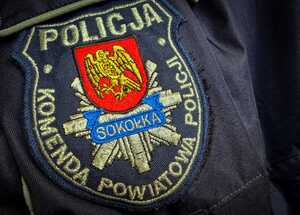 emblemat na rękawie munduru policyjnego komendy powiatowej policji w Sokółce
