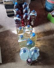 butelki platiskowe z zawartoscia