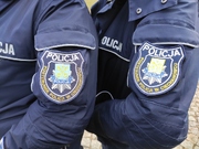 emblematy na dwóch rękawach kurtek posterunek policji w Ciechanowcu Policja