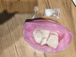 woreczek z białym substancją