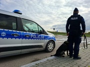 policjant z psem