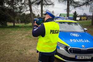 policjanci podczas kontroli