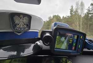 zdjęcia pomiarów na ręcznym mierniku prędkości