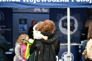 noc muzeów pokazy policyjne i stoiska promocyjne