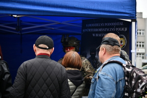noc muzeów pokazy policyjne i stoiska promocyjne