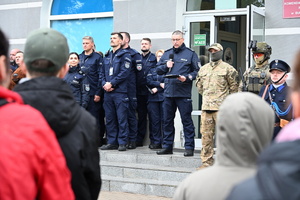 noc muzeum, pokazy policjantów i stoiska profilaktyczne