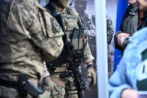 noc muzeum, pokazy policjantów i stoiska profilaktyczne
