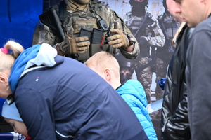 noc muzeum, pokazy policjantów i stoiska profilaktyczne